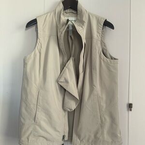 Find this listing @coquettecollect Orvis Lightweight Vest